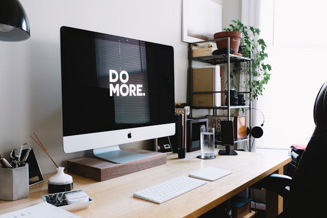 Leadership in the Digital Age: Adapting to Remote Work